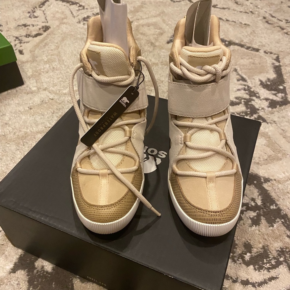 Sorel boots new never worn